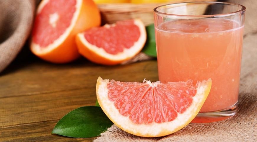 Sok z czerwonego grejpfruta wygładza skórę